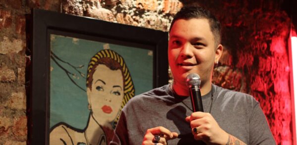 Hamburguesa o Sanduche en combo + entrada a show de comedia
